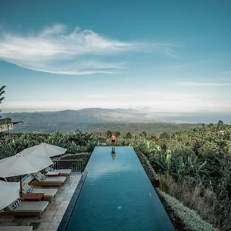 Munduk Moding Plantation Nature Resort Exterior photo The view from the pool at Alila Jabalí
