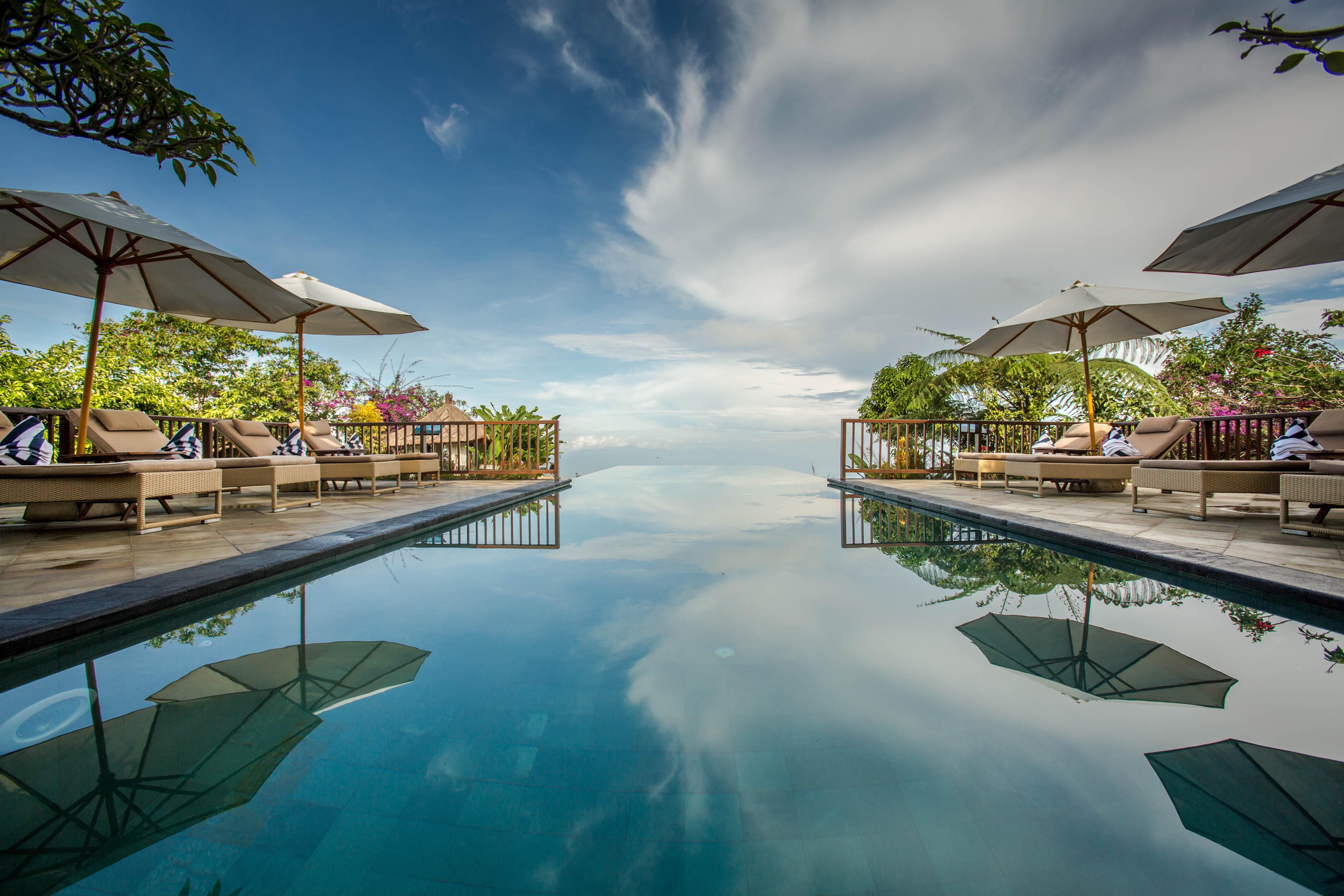 Munduk Moding Plantation Nature Resort Exterior photo Infinity pool at the resort