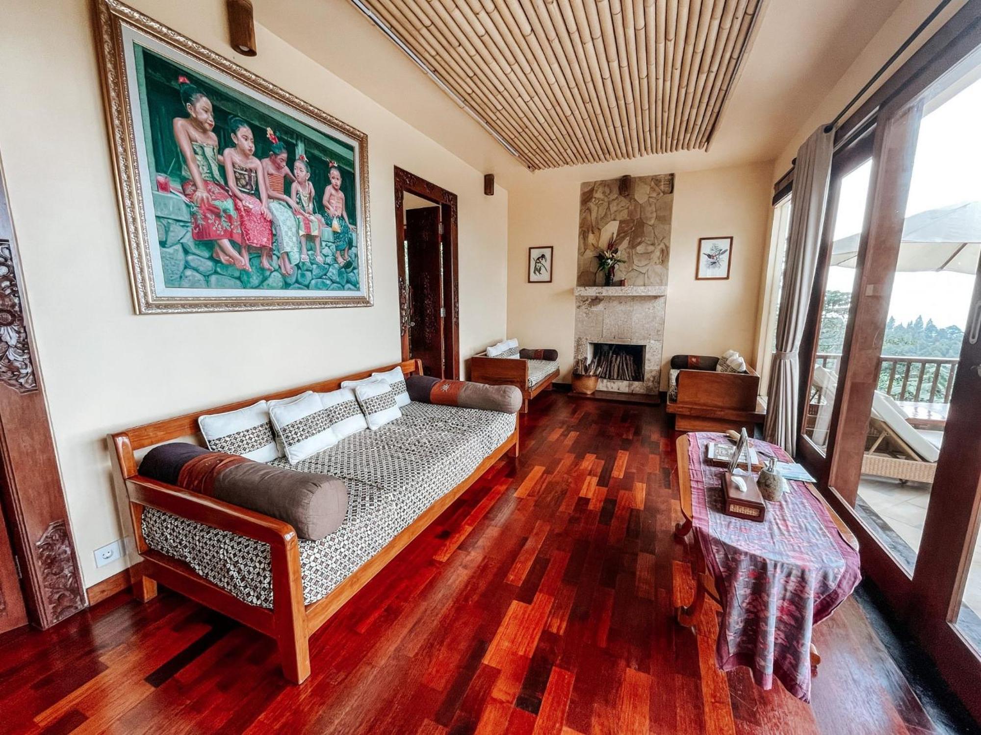Munduk Moding Plantation Nature Resort Exterior photo Interior of a suite at the hotel