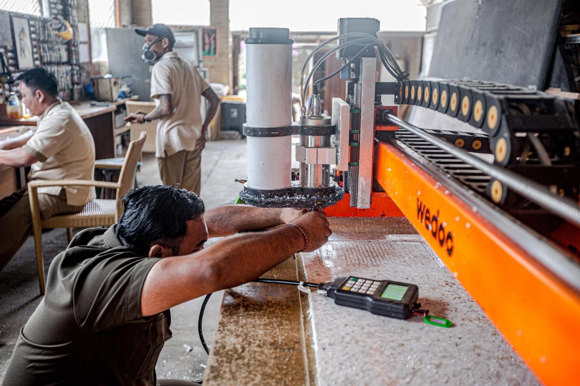 Munduk Moding Plantation Nature Resort Exterior photo A CNC machine in India