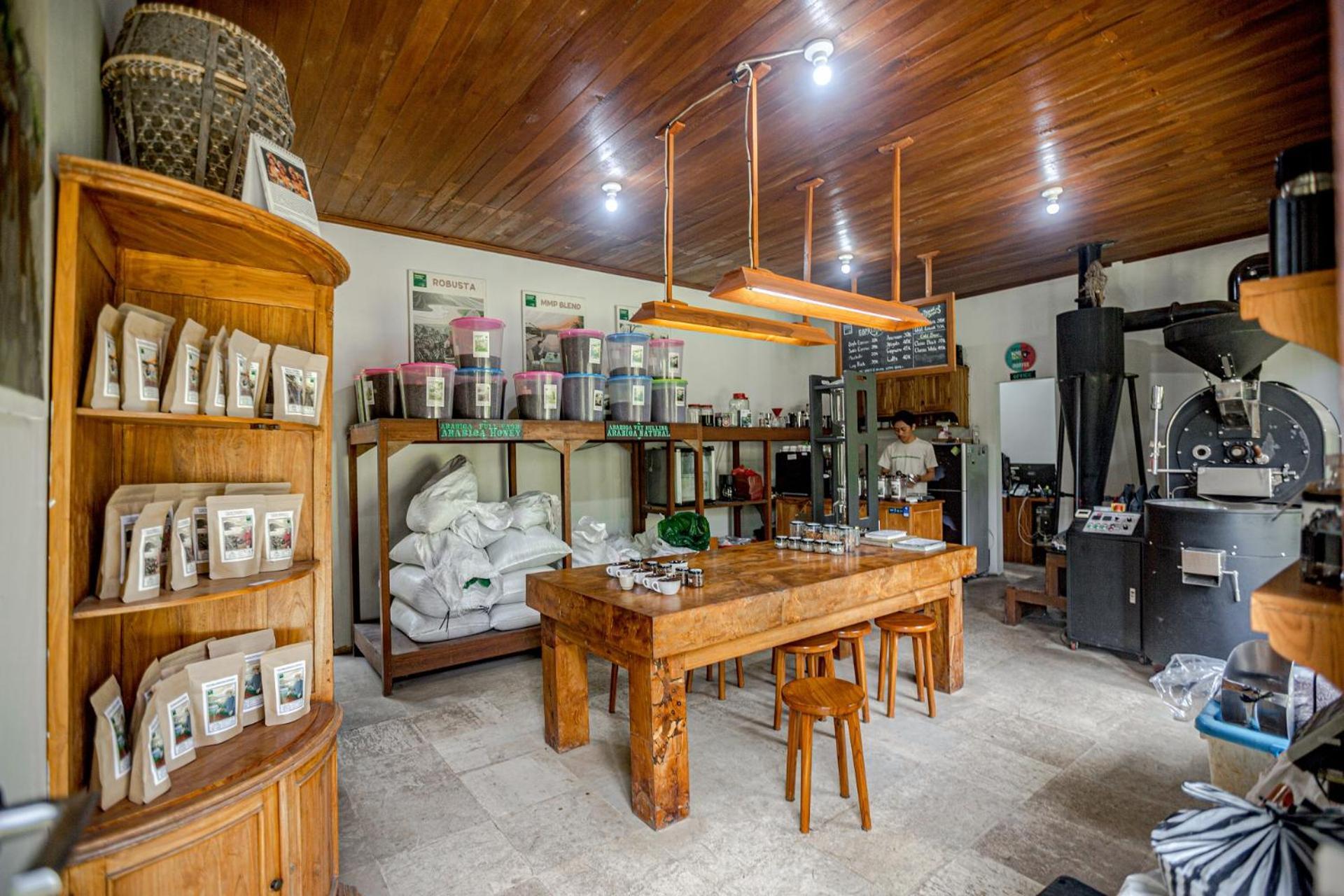 Munduk Moding Plantation Nature Resort Exterior photo Coffee tasting room in Boji, Ethiopia