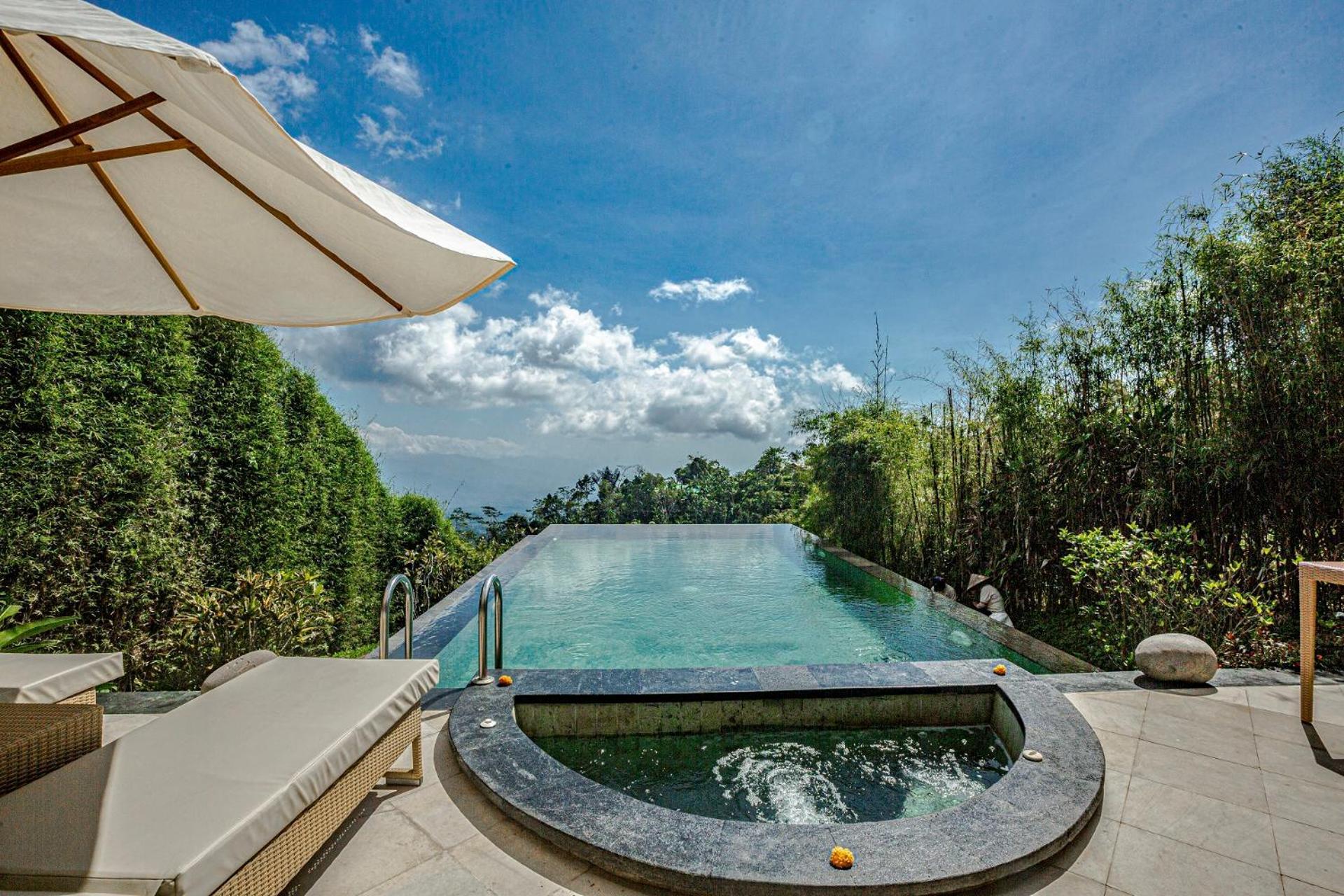 Munduk Moding Plantation Nature Resort Exterior photo Infinity pool at the Villa