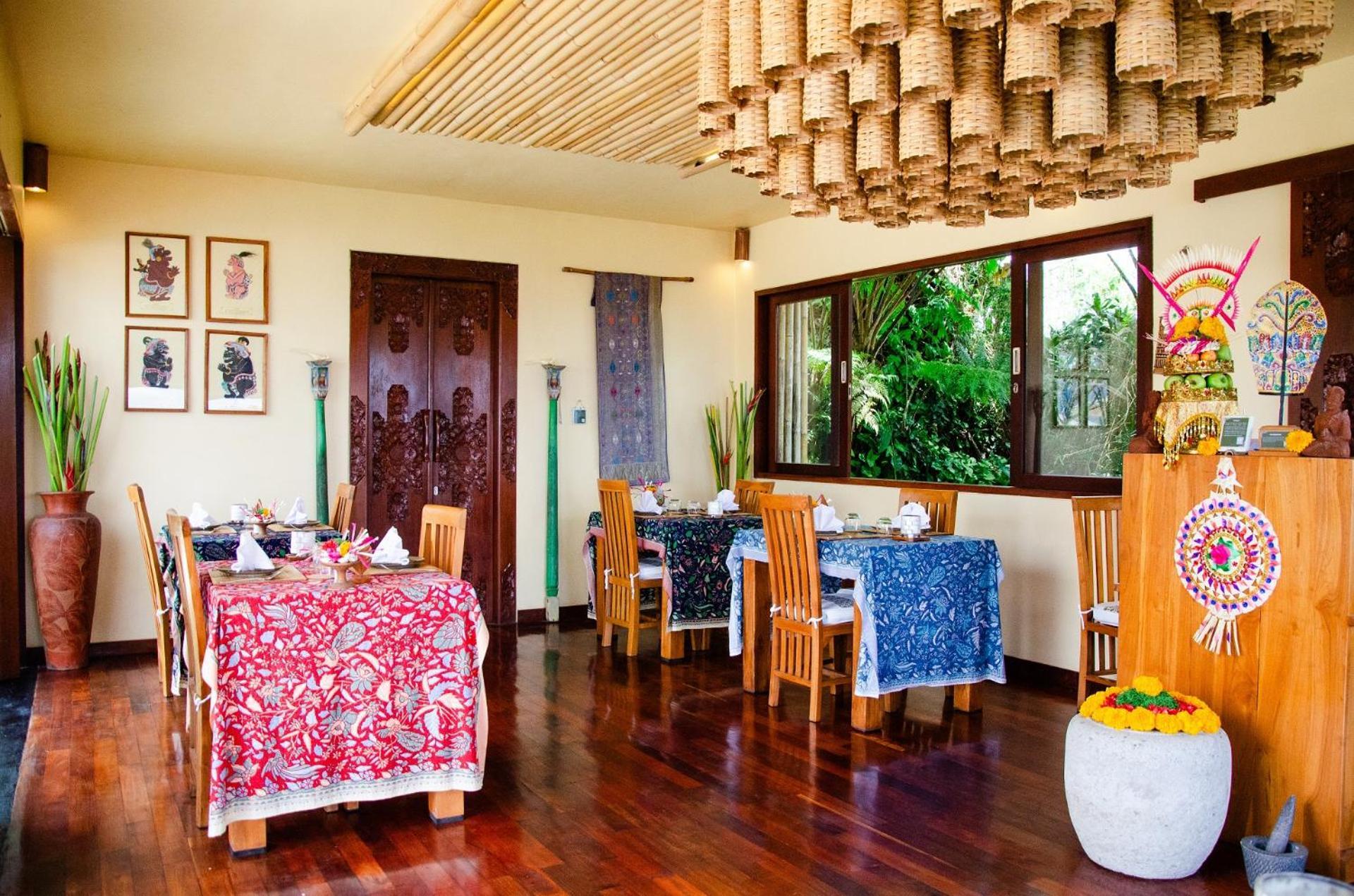 Munduk Moding Plantation Nature Resort Exterior photo The restaurant at the resort
