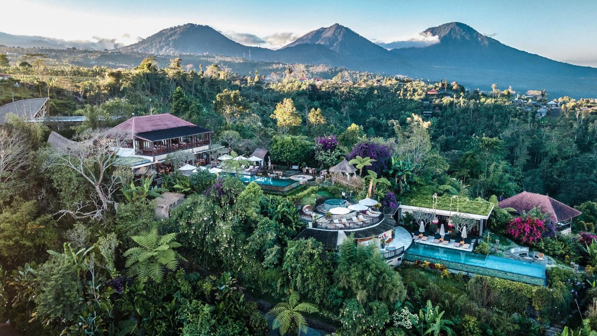 Munduk Moding Plantation Nature Resort Exterior photo The resort's main pool